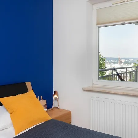 Modern With Balcony & Parking By Renters Γκντίνια